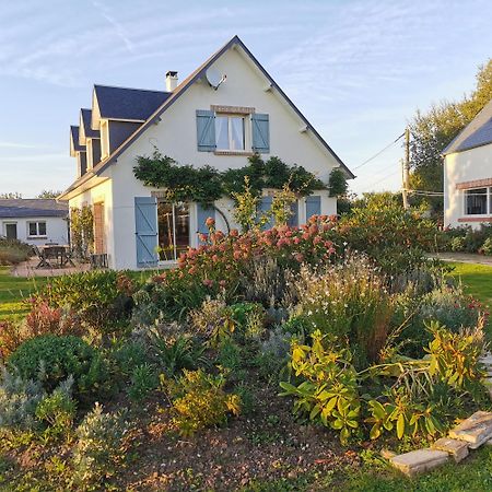Villa Dependance Au Calme Dans Notre Jardin à Saint-Aubin-Des-Preaux Extérieur photo