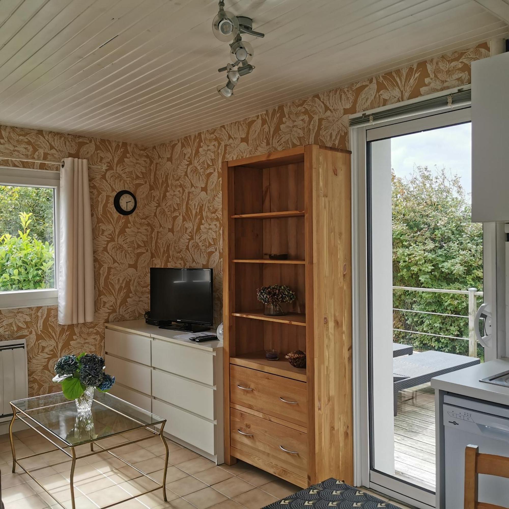 Villa Dependance Au Calme Dans Notre Jardin à Saint-Aubin-Des-Preaux Extérieur photo