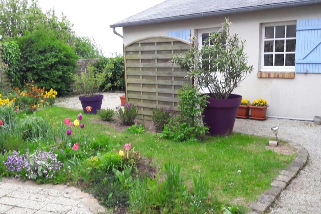 Villa Dependance Au Calme Dans Notre Jardin à Saint-Aubin-Des-Preaux Extérieur photo