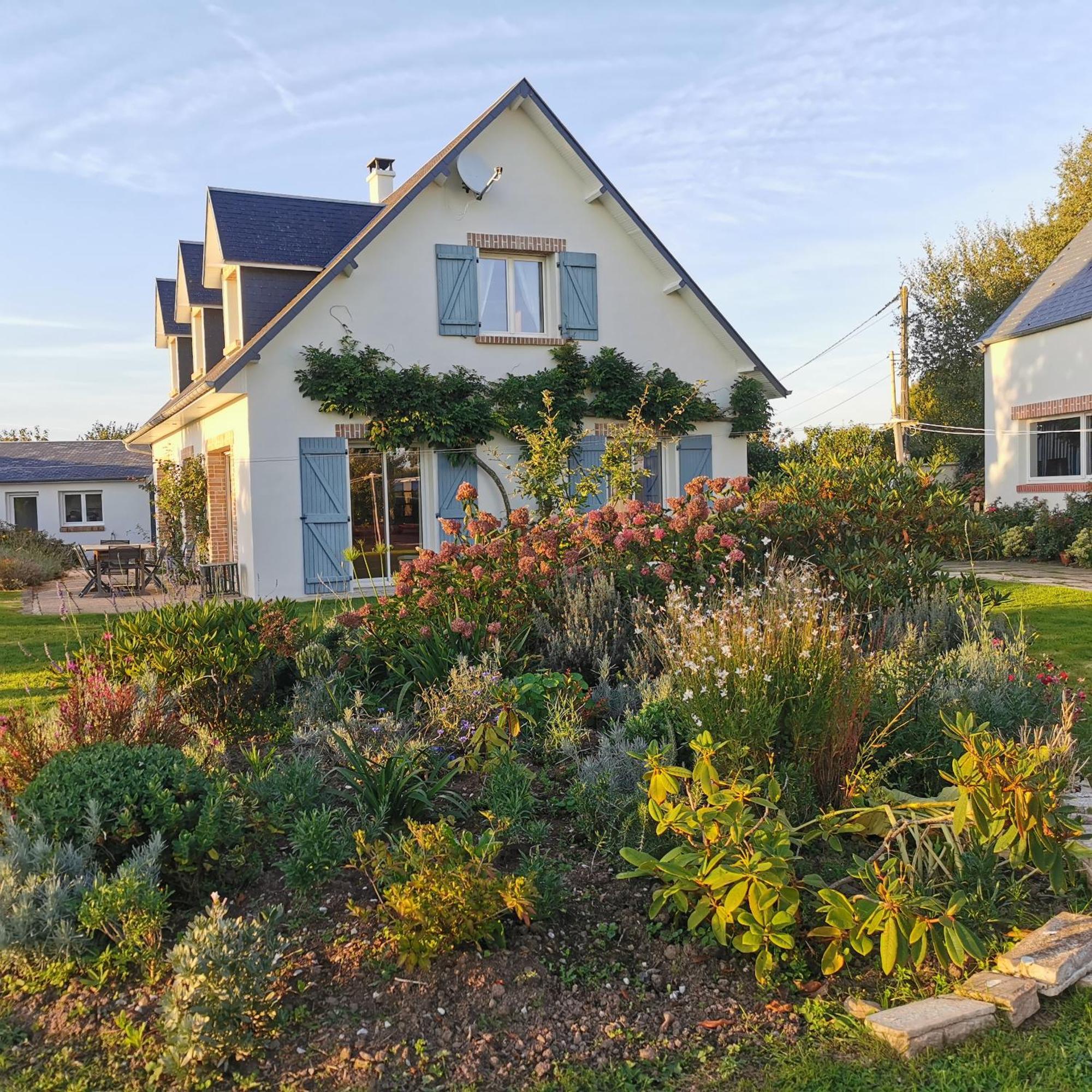 Villa Dependance Au Calme Dans Notre Jardin à Saint-Aubin-Des-Preaux Extérieur photo